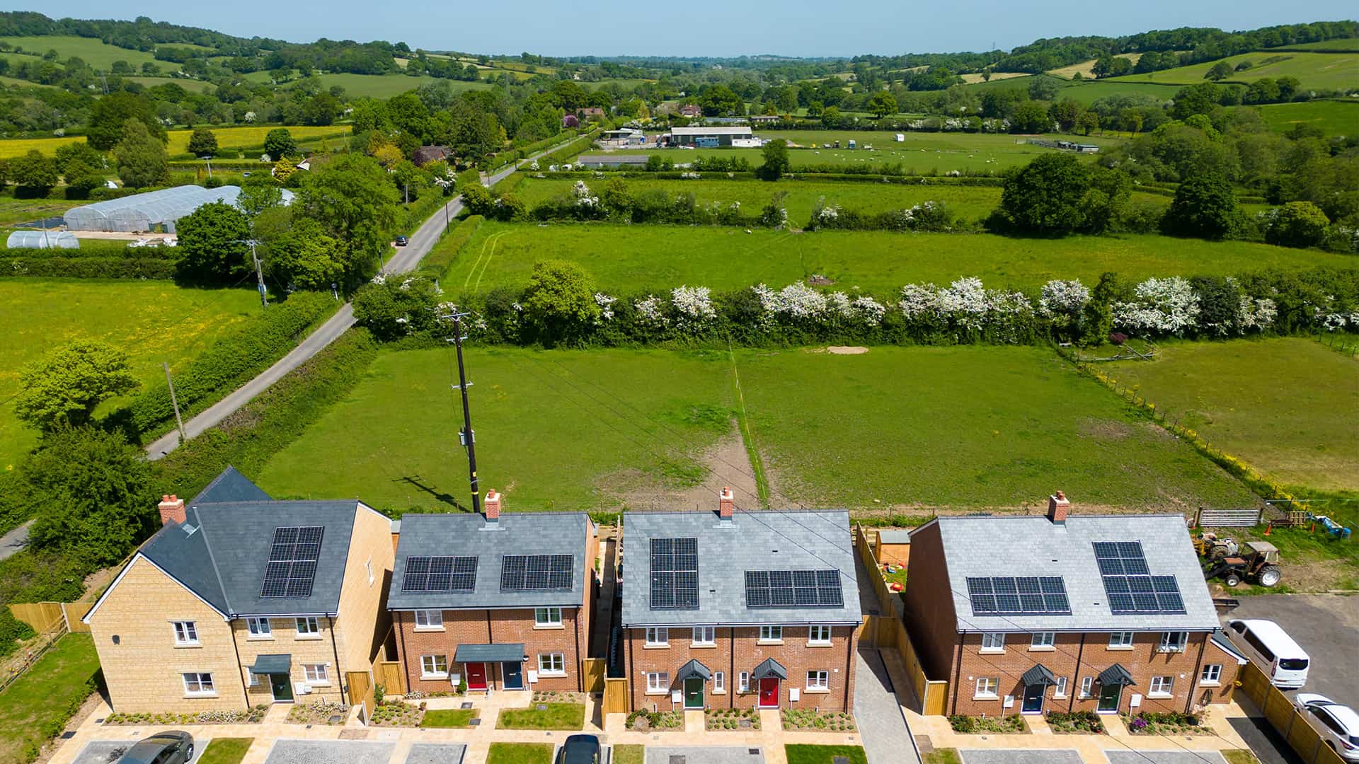 Rollalong rural detached houses